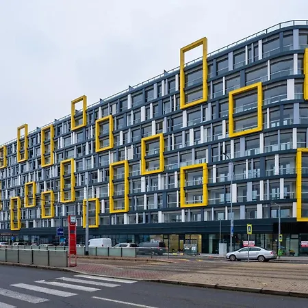 Centre Design O2 Arena - Parking - Large Glass Balcony - Big Tv - Coffee, 24-7 Self Check-incentre Design O2 Arena - Parking - Large Glass Balcony - Big Tv - Coffee, 24-7 Self Check-in 프라하